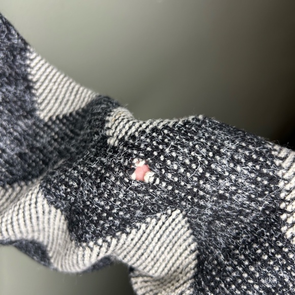 Men's vintage Santana medium grey and black knit zig zag sweater - Picture 10 of 10